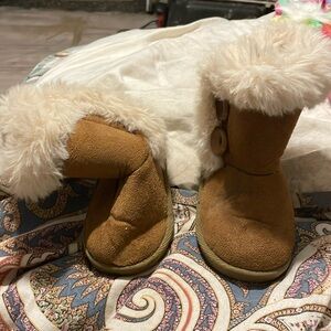 Kids Fur Boots Size 7